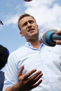 navalny-documentary-cameras